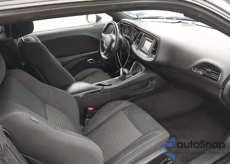 2016 Dodge Challenger Sxt z USA, uszkodzony, nr VIN 2C3CDZAG1GH290955